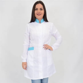Jaleco Branco Feminino Acinturado com Detalhes Verde Jaleco Branco Feminino Acinturado com Detalhes Verde